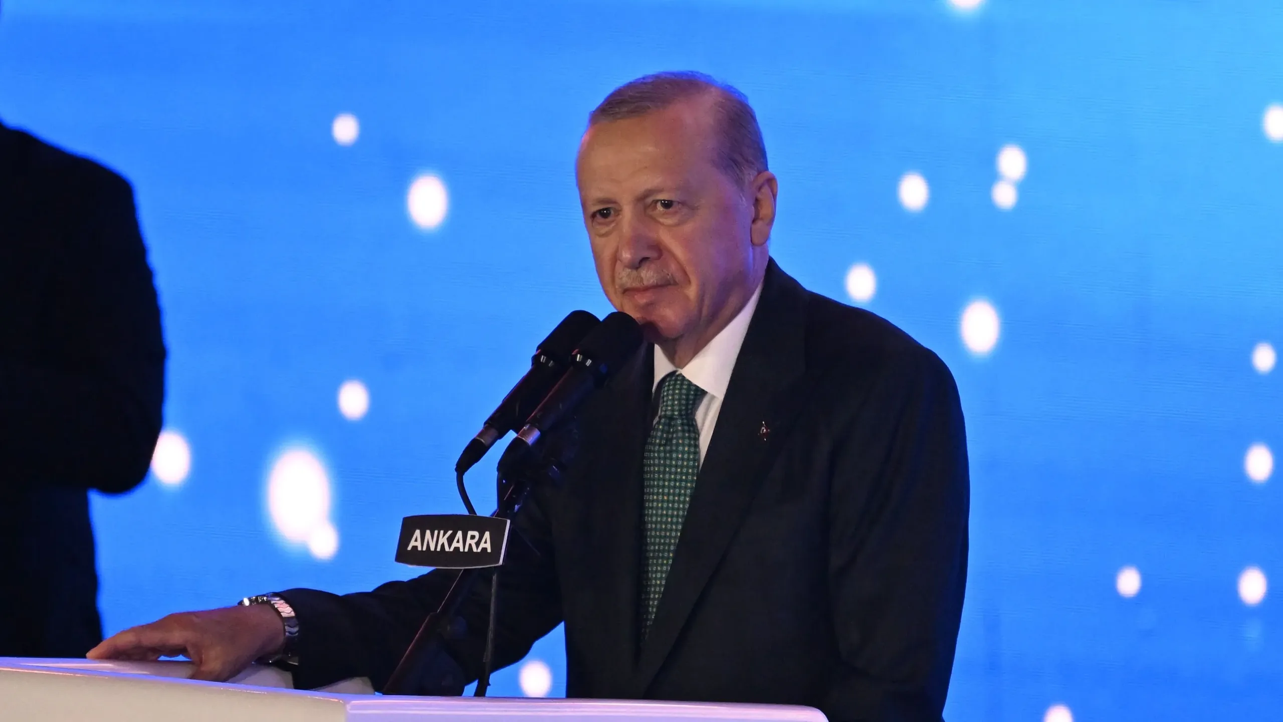 25. kuruluş yıl dönümü programında kürsüde konuşan Cumhurbaşkanı ve AK Parti Genel Başkanı Recep Tayyip Erdoğan.